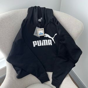 New authentic puma cropped hoodie.